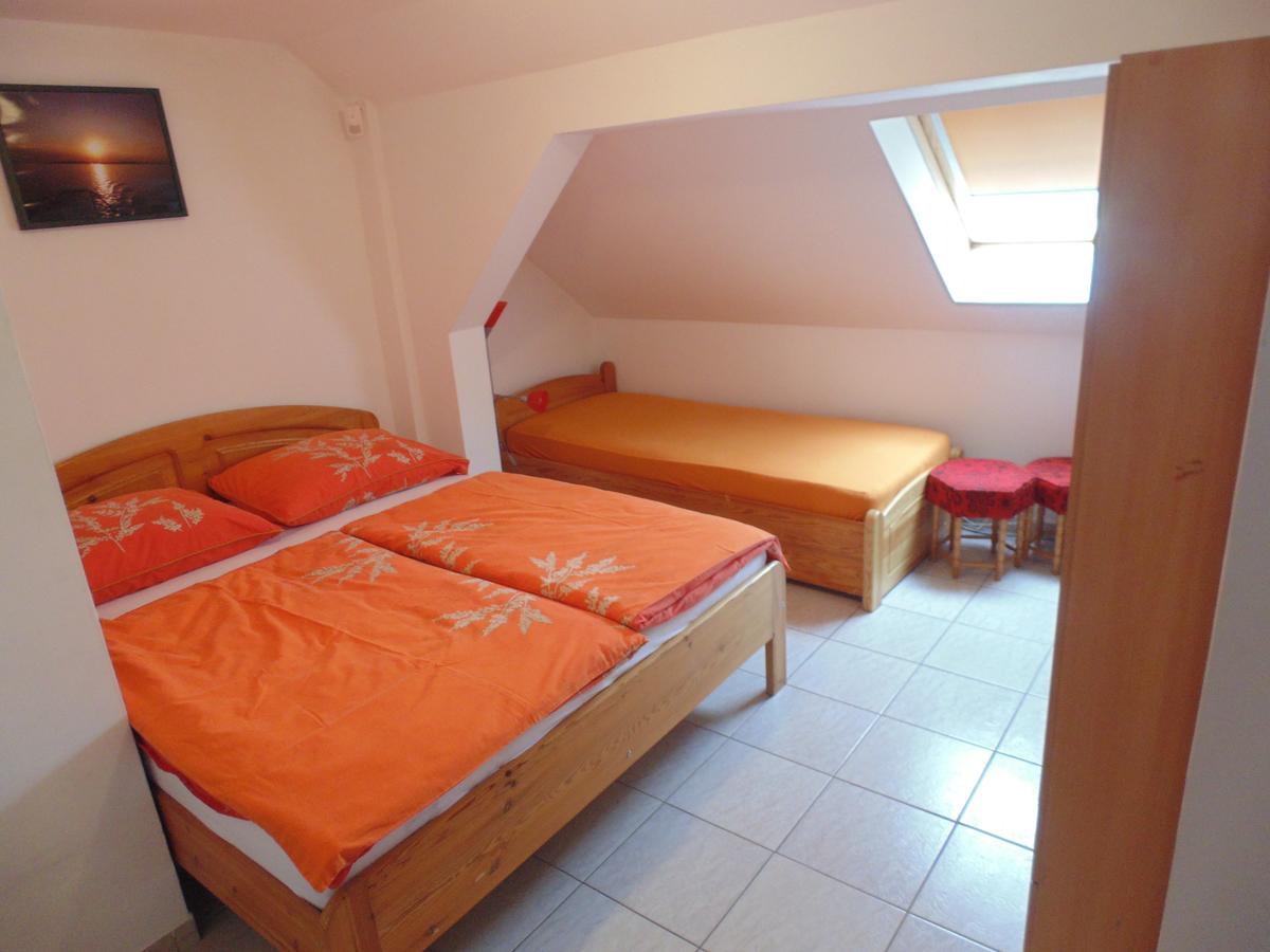 Álmos Apartman Siófok Esterno foto