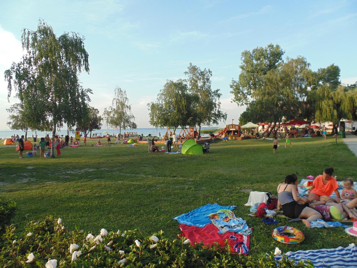 Álmos Apartman Siófok Esterno foto